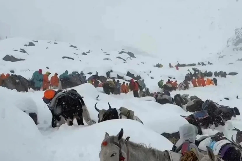 Everest ətrafında qar fırtınası: Səyahətçi ölüb