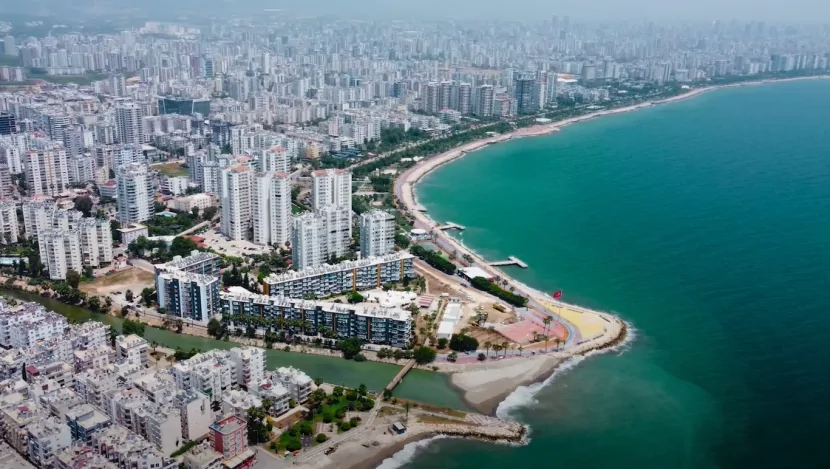 Mikroavtobus aşdı: 5 ölü, 14 yaralı- BU ÖLKƏDƏ