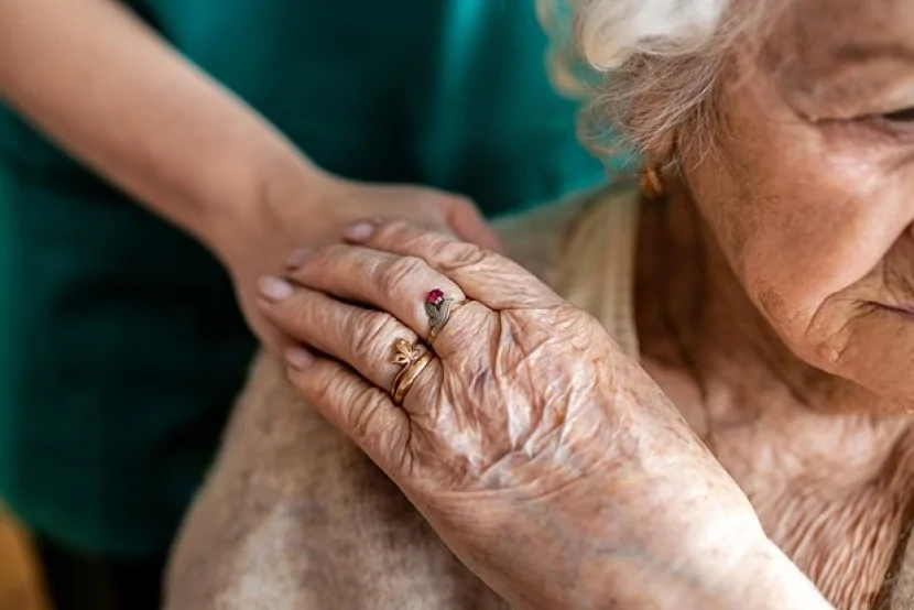 Alimlər Alzheimer xəstəliyinin qarşısını aldı