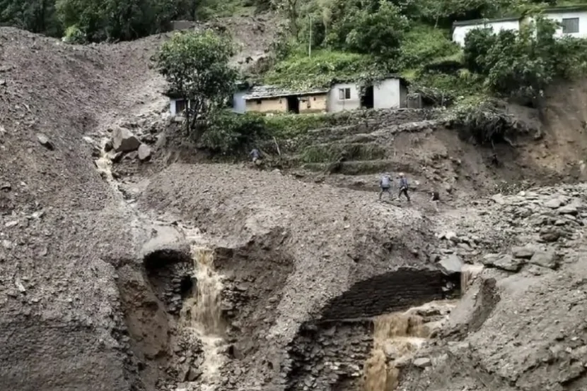 Hindistanda dəhşətli təbiət hadisəsi - ÖLƏNLƏR VAR