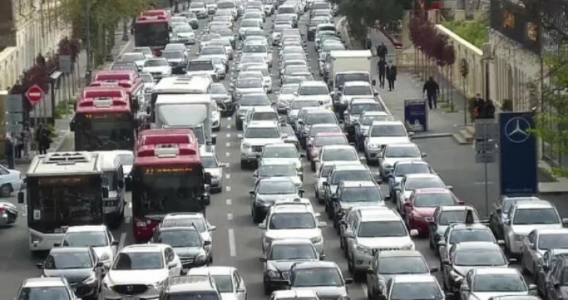 Bu yollarda tıxac var - SİYAHI