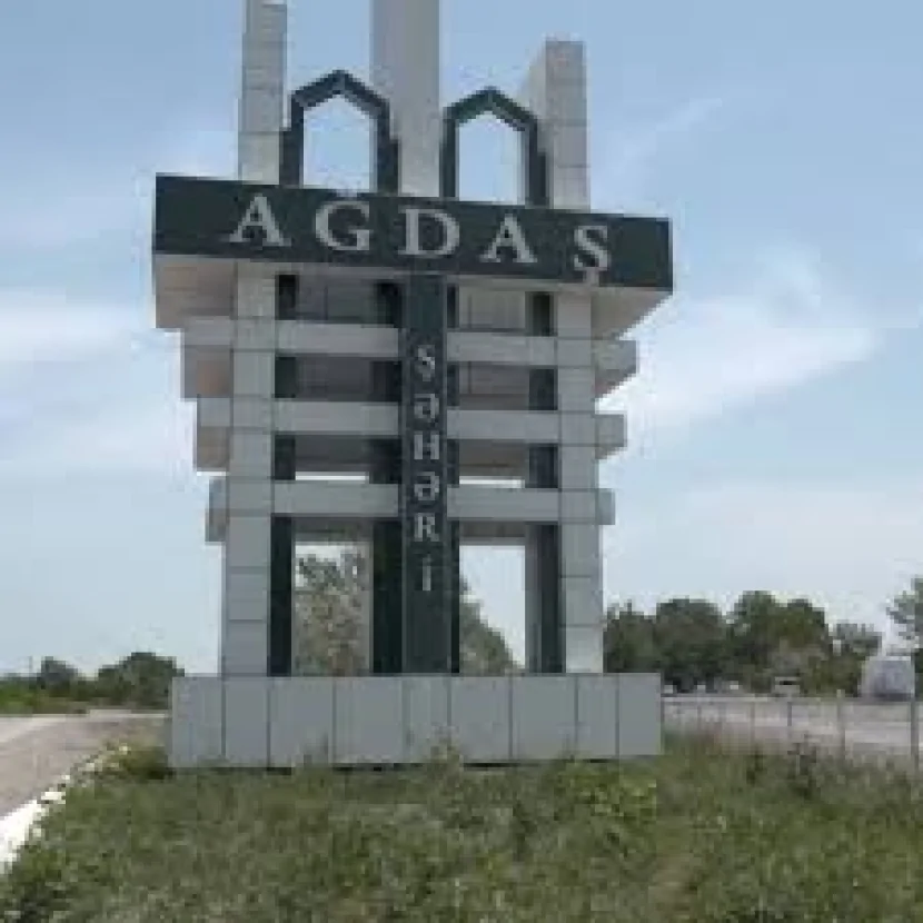 Ağdaşda maşın aşdı, ər-arvad yaralandı