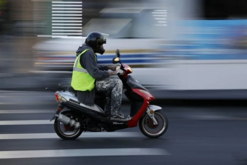 Azərbaycanda moped idarə etmək üçün sürücülük vəsiqəsi tələb olunacaq 