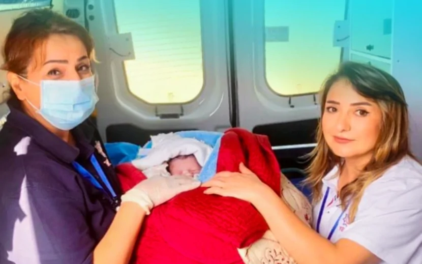 Qadın evdə doğuş etdi