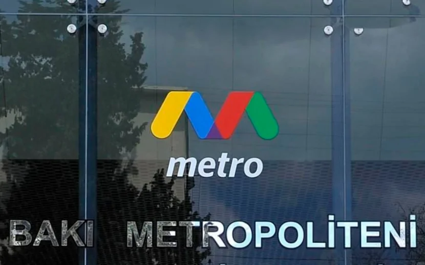 Metroda növbəti problem - Qatar tuneldə qaldı