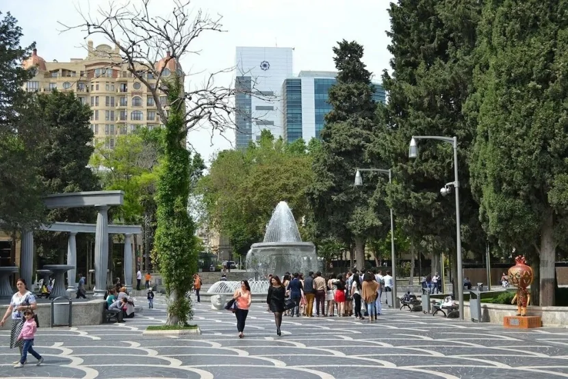 Bakının mərkəzində məmur qarət olundu