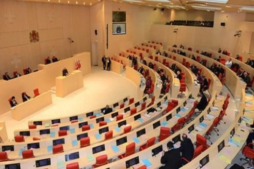 Gürcüstanın bu partiyası parlament boykotuna son qoydu