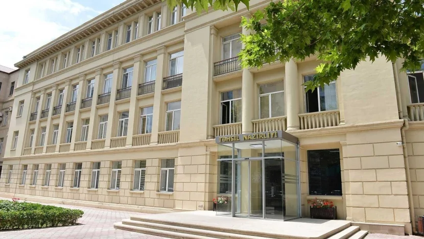 Daha bir məktəb direktoru vəzifəsindən azad edildi