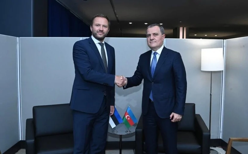 Ceyhun Bayramov estoniyalı həmkarı ilə görüşdü