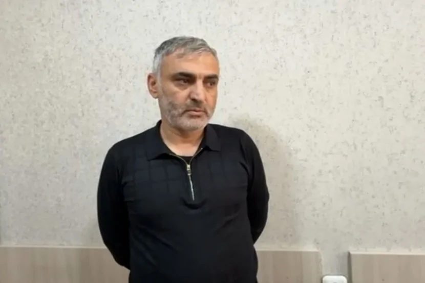 Maskalı şəxs ev yiyəsini döyüb pullarını apardı - VİDEO