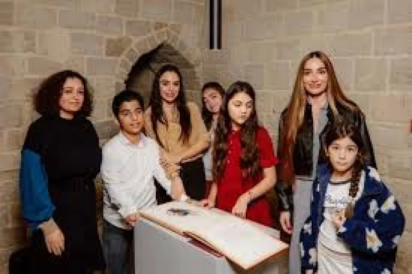 Leyla və Arzu Əliyevalar \"Eşqi-nur\" sərgisində... - Foto