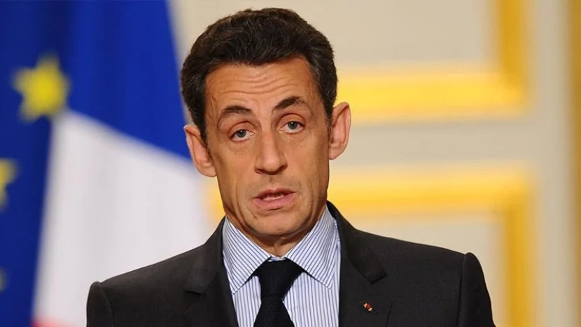 Nikolya Sarkozi həbsxanada ölümlə hədələnir