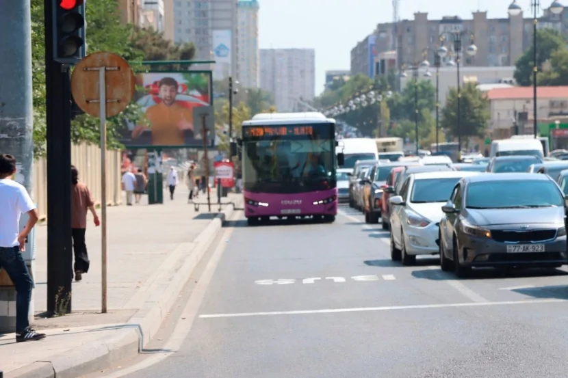 Bu istiqamətlərdə avtobuslar üçün xüsusi hərəkət zolağı yaradıldı