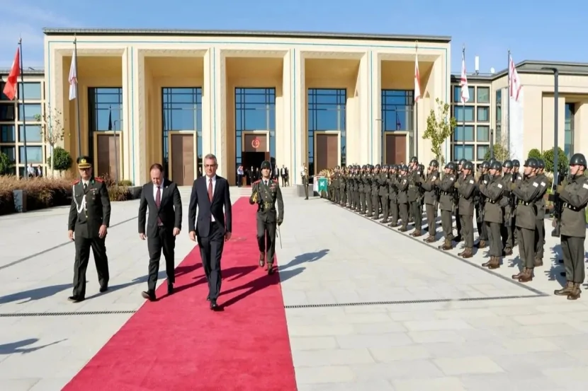 Şimali Kiprin yeni seçilmiş prezidenti and içdi