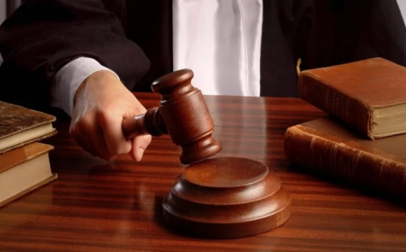 Kürdəmirdə 14 yaşlı qızdan uşağı olan kişiyə HÖKM OXUNDU