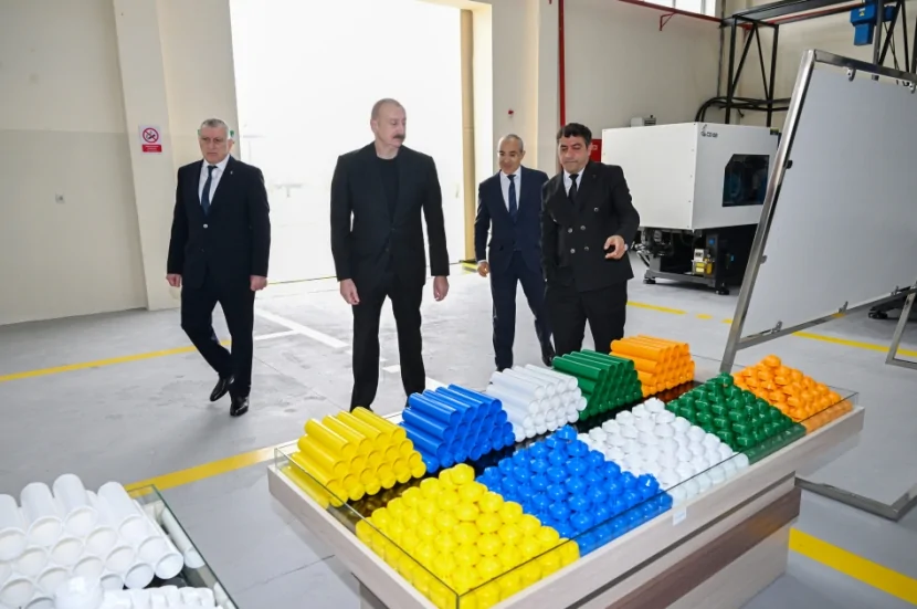 Prezident Sabirabadda su filtrlərinin istehsalı müəssisəsinin fəaliyyəti ilə tanış olub