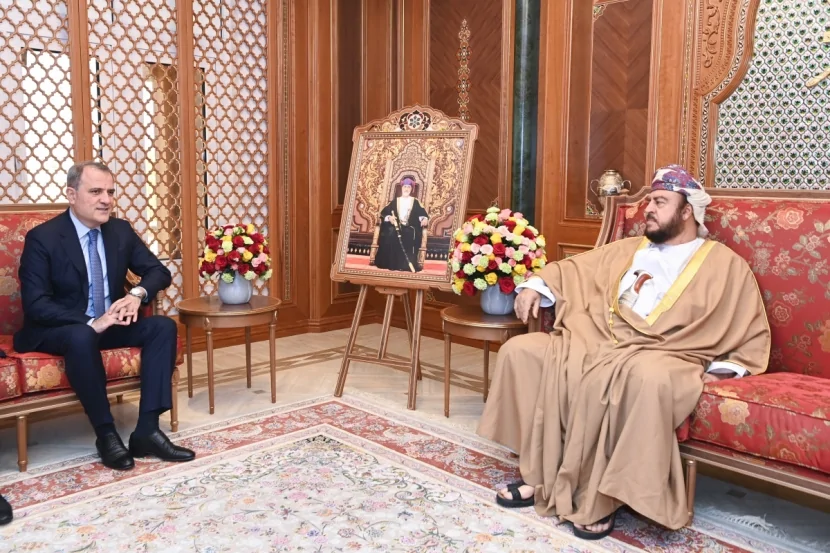 Ceyhun Bayramov Oman Sultanının xüsusi nümayəndəsi ilə görüşdü