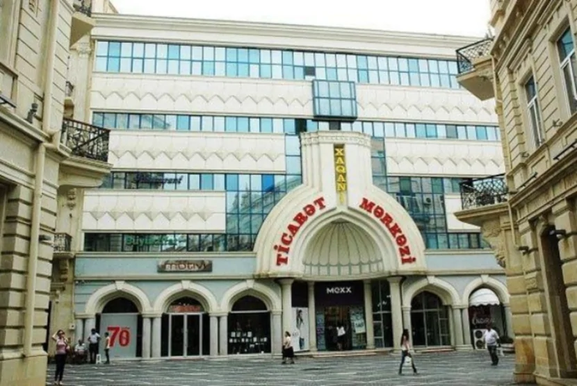 Bakının mərkəzində təbii ehtiyacını ödədi: CƏRİMƏLƏNDİ