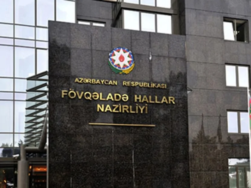 Liftdə qalan 2 azyaşlı xilas edildi