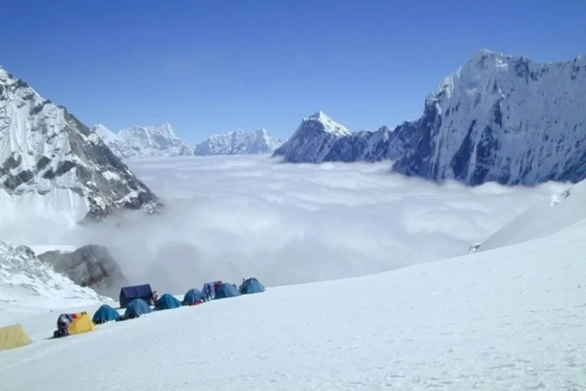 Himalayda qar uçqunu nəticəsində 7 nəfər həlak oldu 