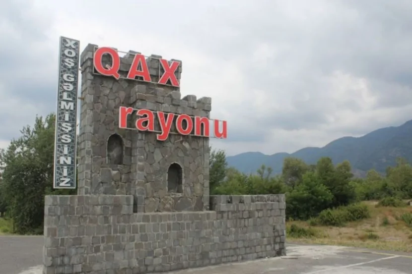 Qaxda qadın cəsədi tapılıb