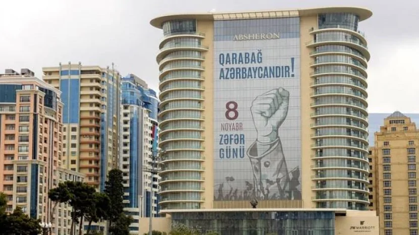 İlham Əliyev Bakıda keçirilən hərbi paradda çıxış edir