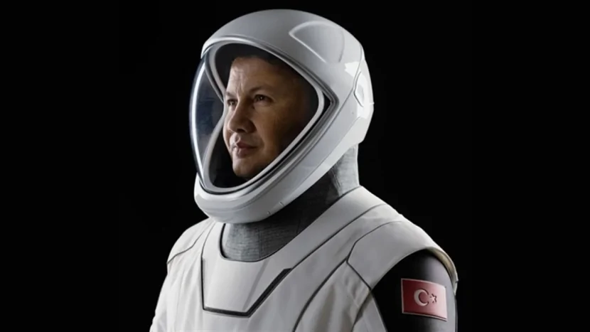 Türkiyə astronavtından Zəfər Günü PAYLAŞIMI