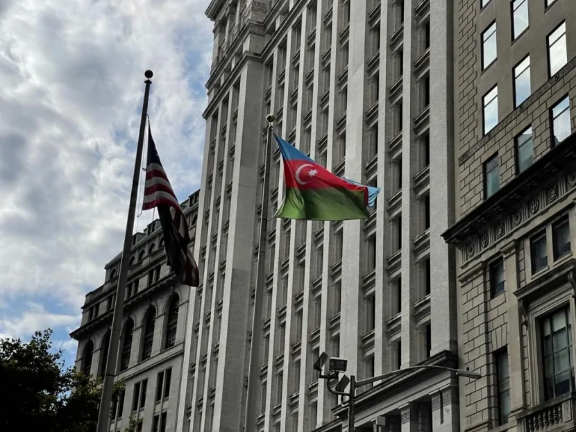 Azərbaycan bayrağı Nyu-York səmasına qaldırılıb