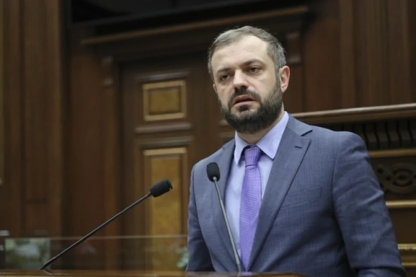 Erməni nazir Azərbaycandan gətirilən çörəyi ilk dadacaq