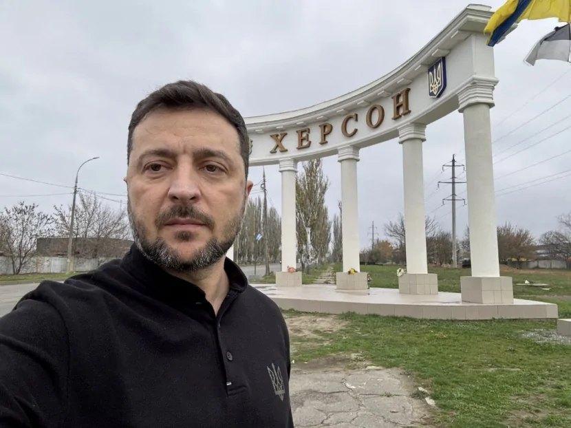 Zelenski Xerson şəhərinə baş çəkib 