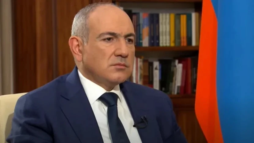 Paşinyan: “Ermənistan konkret bir ölkənin cibində idi.”