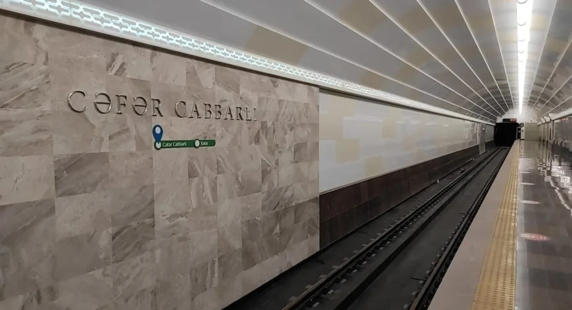 Metroda tüstüləmə oldu- HƏYƏCANLI ANLAR