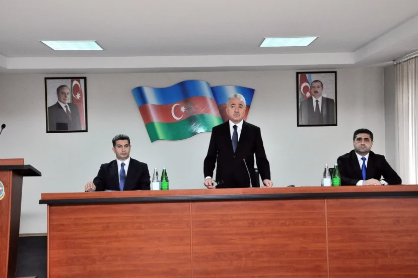 Vüqar Novruzov kollektivə TƏQDİM OLUNDU