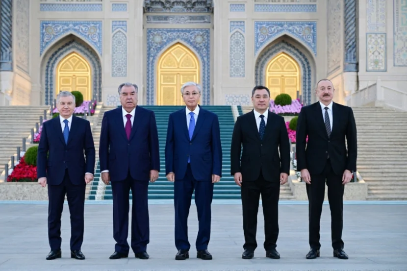 Prezident İlham Əliyev Daşkənddə İslam Sivilizasiyası Mərkəzi ilə tanış olub 