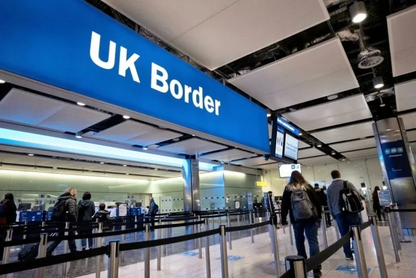 Britaniya miqrantlar üçün qalma şərtlərini sərtləşdirir