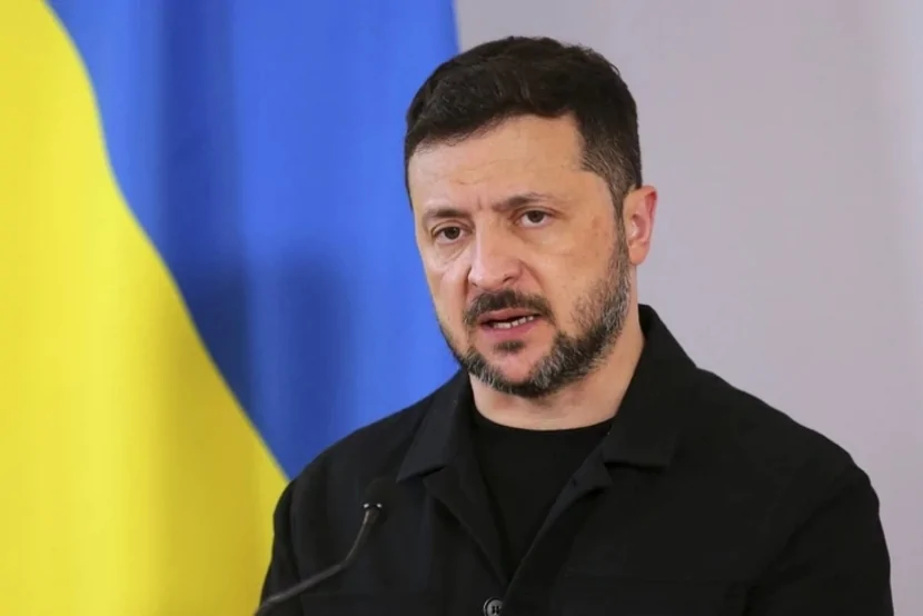 Ukrayna Prezidenti Fransaya gedib