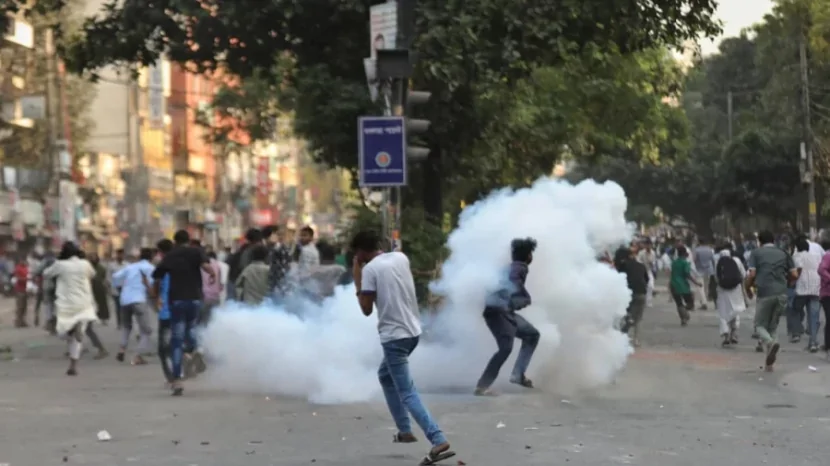 Banqladedəki iğtişaşlarda azı 50 nəfər xəsarət alıb 