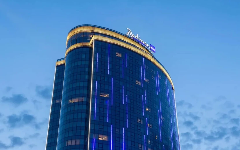 Moskvanın mərkəzində məşhur hoteldə yanğın - 400 nəfər təxliyə edildi