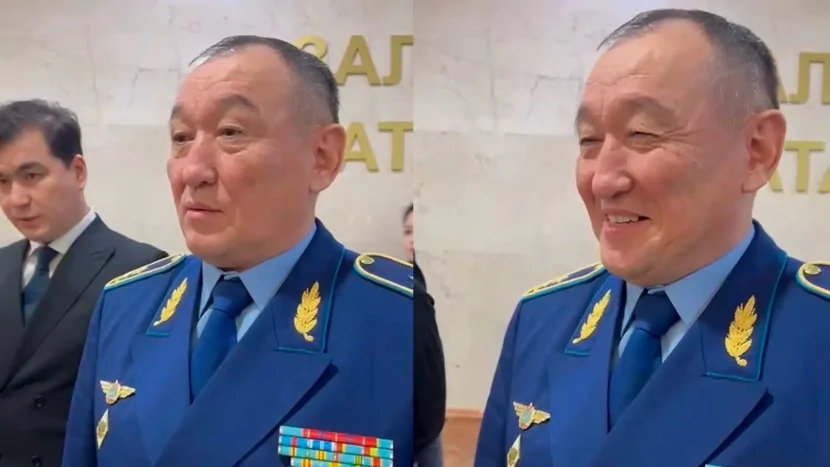 Qazaxıstanın müdafiə naziri əsgər ölümləri ilə bağlı sualına GÜLDÜ