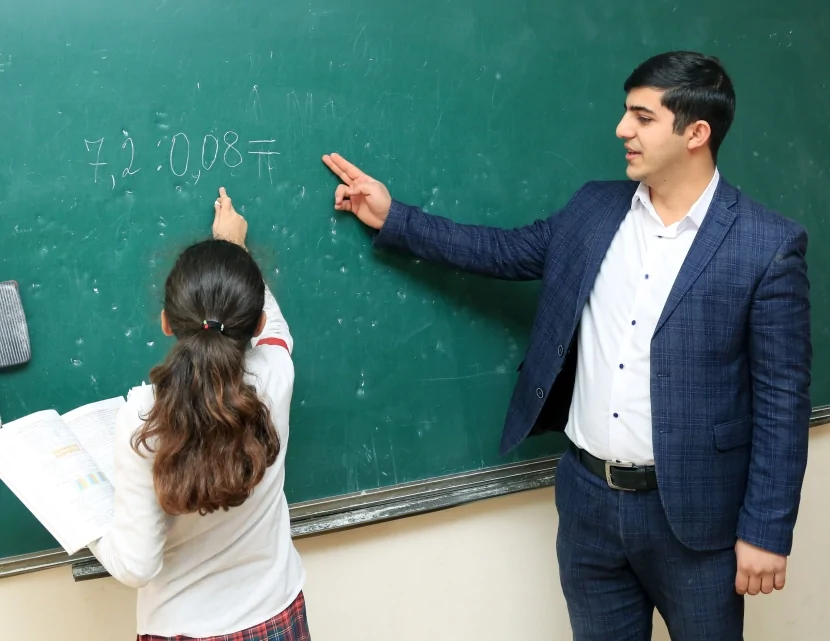 Azərbaycanda 3 ildə 8 minə yaxın müəllim işdən çıxarılıb