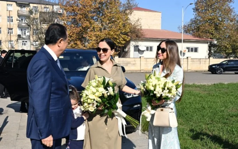 Leyla və Alena Əliyeva uşaqlarla film izlədilər - FOTOLAR