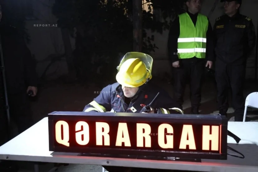 Yasamalda yanğının baş verən binanın qarşısında qərargah yaradılıb - FOTOLAR