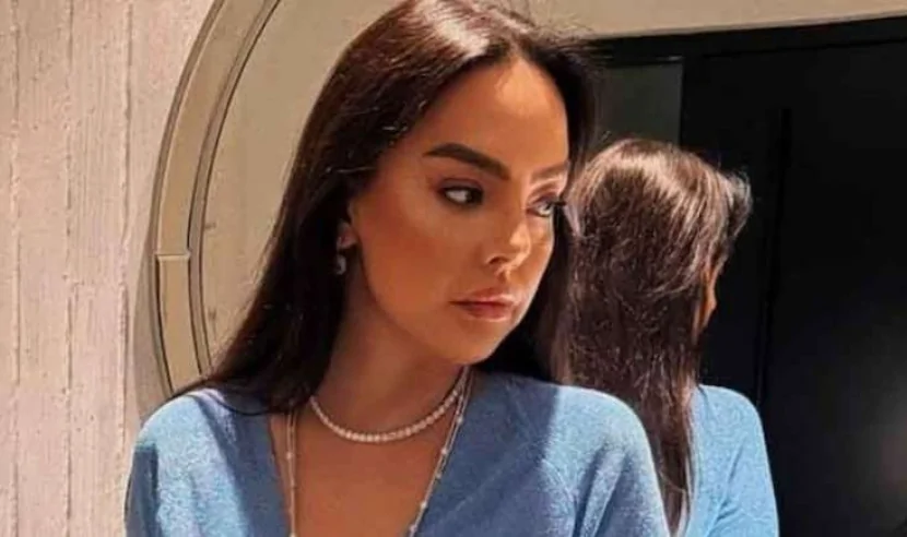 Ebru Gündəş 150 minlik boyunbağı taxıb - FOTO
