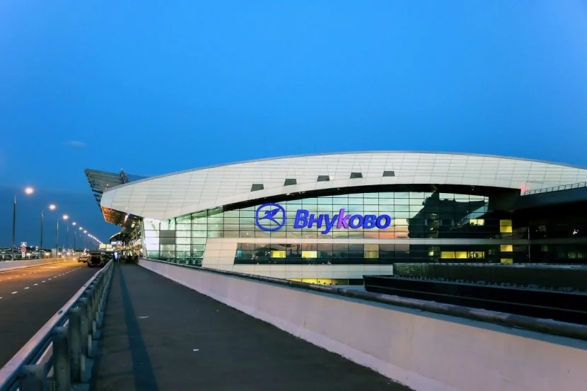 Moskvanın Vnukovo hava limanı bütün uçuşları dayandırdı