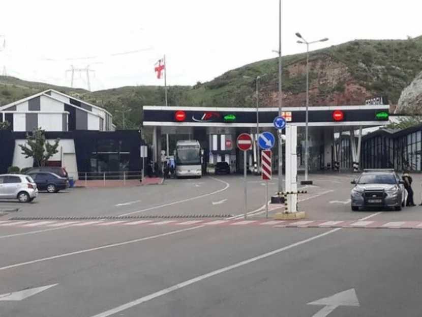 Gürcüstanda yol çəkilişində uçqun baş verdi - Ölənlər var