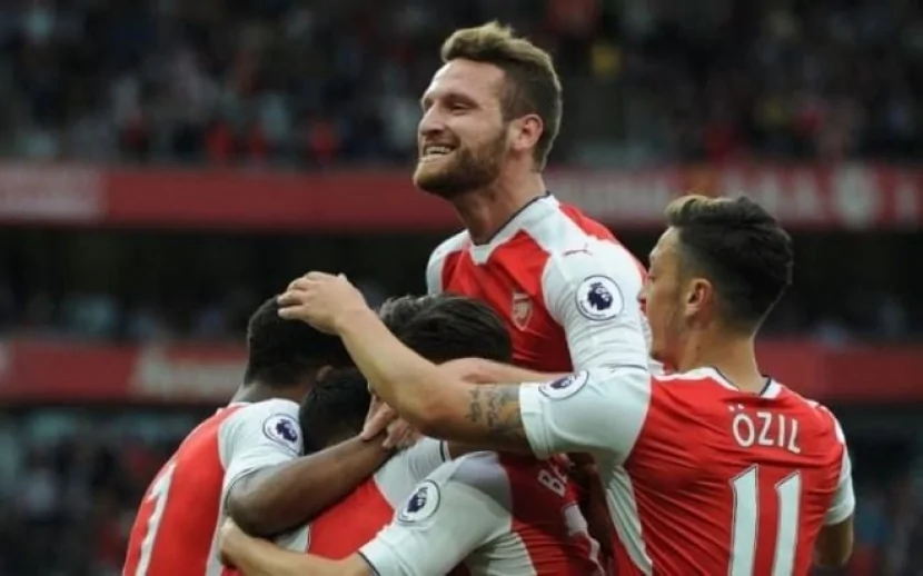 \"Arsenal\" \"Tottenhem\"i darmadağın etdi