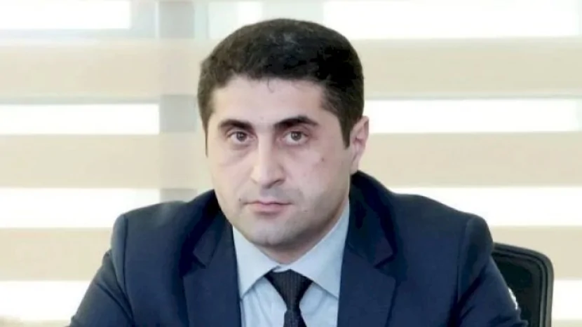 İcra başçısı sürücüsünü baş mütəxəssis təyin etdi