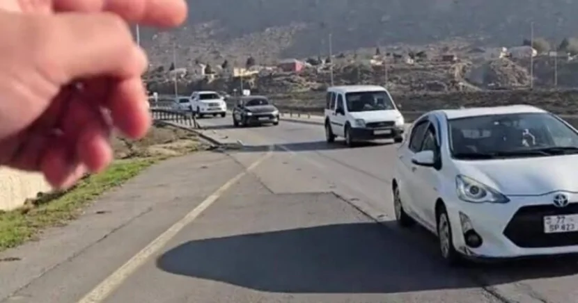 Bakıda yolda təhlükəli vəziyyət: Qəza riski var - VİDEO