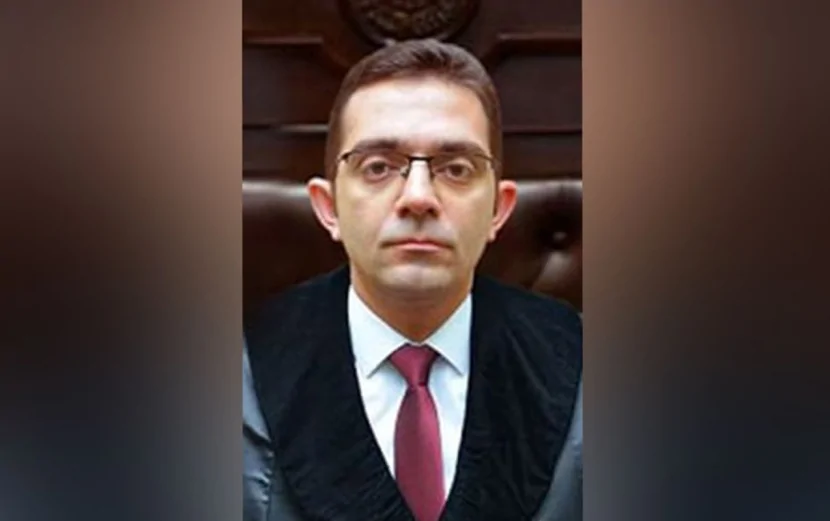 Kiçik qardaşın yerinə böyüyü həbs edilib? – Məhkəmədən cavab