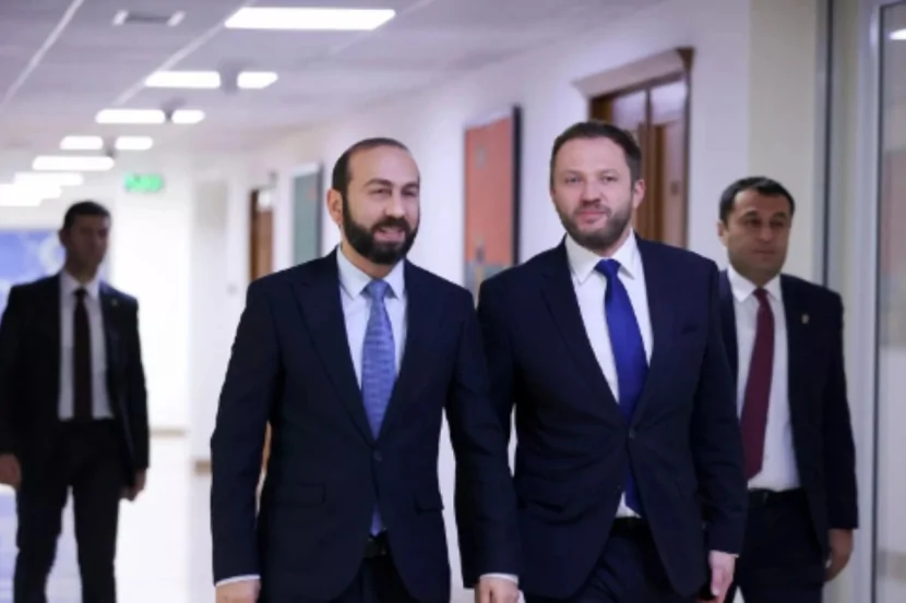 Ararat Mirzoyan estoniyalı həmkarı ilə \"Tramp marşrutu\"nu müzakirə edib